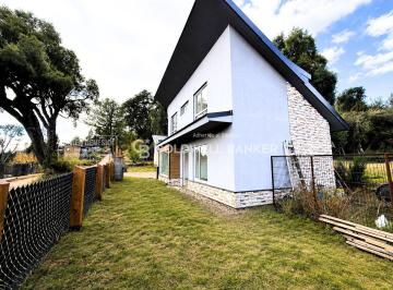 Casa · 84m² · 3 Ambientes · 1 Cochera · Venta Casa 84 m² · 2 Dorm. y Jardin Propio - Apto Credito - Villa La Angostura