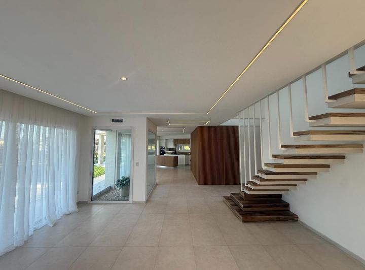 Casa · 300m² · 5 Ambientes · 5 Cocheras