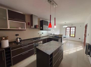Casa de 5 ambientes, Córdoba · Venta Casa 4 Dorm., 3 Baños - 2 Cocheras - Quincho con Asador y Piscina - Barrio Bajo Palermo.