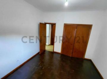 Departamento · 52m² · 2 Ambientes · Venta Departamento 2amb/ Frente a Estación Lanus/ Primer Piso por Escalera. Amplio - Oportunidad