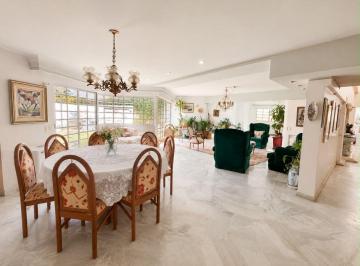 Casa de 15 ambientes, Ciudad de Mendoza · Excepcional Casa de Categoría en Venta en El Corazón de La Quinta Sección