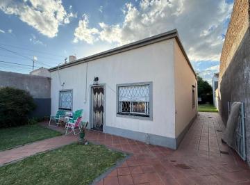 Casa · 70ha · 4 Ambientes · 1 Cochera · Casa 70 m² Sobre Lote 10x40 | a 500 Mt de J. m. de Rosas.