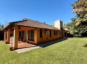 Quinta vacacional · 154m² · 4 Dormitorios · Venta Quinta 5 Ambientes en Tortuguitas Centro