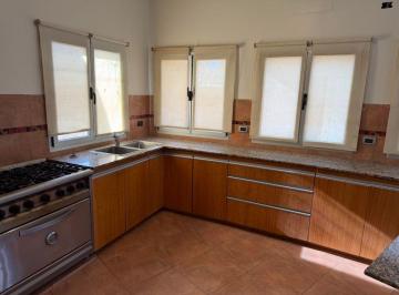 Casa de 6 ambientes, Plottier · Casa Nivel Gerencial (Disponible Septiembre 2026)