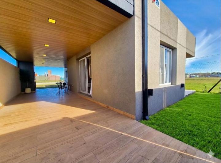 Casa · 72m² · 3 Ambientes · 2 Cocheras