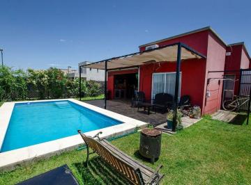 Casa · 94m² · 4 Ambientes · 2 Cocheras · Casa en Venta Laguna Azul Ezeiza 4 Ambientes