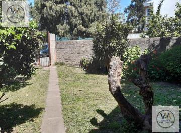 Casa · 80m² · 3 Ambientes · 1 Cochera · Casa de 3 Ambientes con Cochera y Parque - Villa Luzuriaga