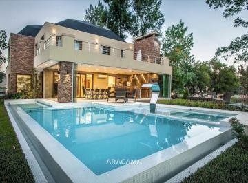 Casa · 570m² · 8 Ambientes · 2 Cocheras · Casa en Venta en Saint Thomas Este - Canning