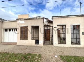 Casa · 100m² · 4 Ambientes · 1 Cochera · Casa de Dos Dorm., Excelente Ubicación. Venado Tuerto