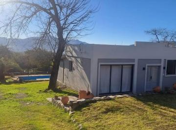 Casa · 110m² · 3 Ambientes · 2 Cocheras · Exc Casa 2 Dorm Alq Amob Jard/qcho/gge Las Vertientes