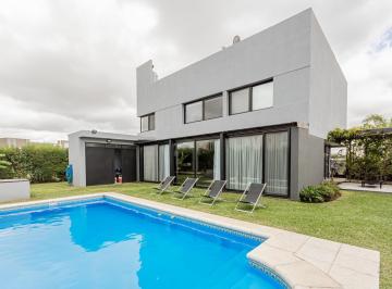 Casa · 350m² · 5 Ambientes · 4 Cocheras · Casa en Vanta Dos Plantas Jardin Pileta Barrio Privado Lagos de Canning