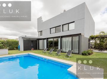 Casa · 350m² · 5 Ambientes · 4 Cocheras · Casa en Vanta Dos Plantas Jardin Pileta Barrio Privado Lagos de Canning