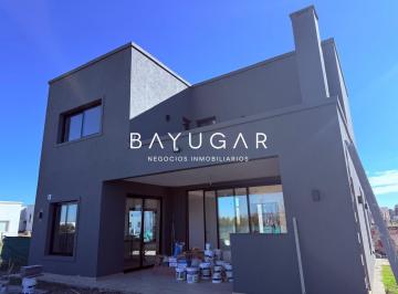 Casa · 160m² · 4 Ambientes · 2 Cocheras · Alquiler Casa a Estrenar con Pileta en Barrio San Pablo, Pilar
