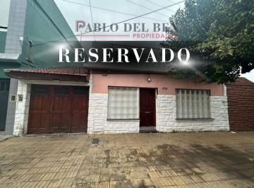 Casa de 3 ambientes, La Matanza · Casa en Alquiler de 3 Amb en Tablada Al Frente con Cochera y Patio