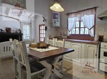 Casa · 164m² · 3 Ambientes · 1 Cochera · Casa 3 Ambientes en Venta Apta Crédito Hipotecario en Ituzaingó Norte