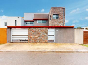 BMP-BMP-1024_2 · Casa de 4 Dorm. con Escritorio, Parque y Pileta. Zona 498 y 4