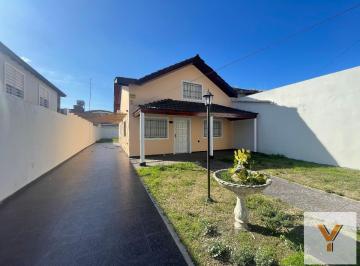 Casa · 170m² · 4 Ambientes · 1 Cochera · Casa en Venta - 3 Dorm. 2 Baños - 170 m² - San Clemente del Tuyú