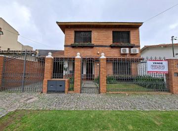 Casa · 252m² · 6 Ambientes · 6 Cocheras · Casa de 500 m² con 4 Dorm. en Venta en San Isidro