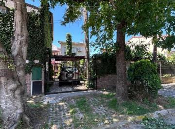 Casa · 200m² · 5 Ambientes · 1 Cochera · Casa de 215 m² con 4 Dorm. en Venta en San Isidro