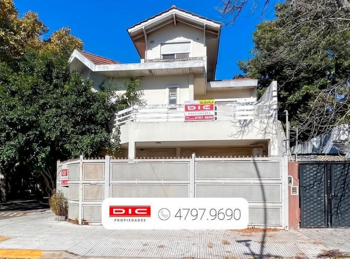 Casa · 200m² · 4 Ambientes · 2 Cocheras