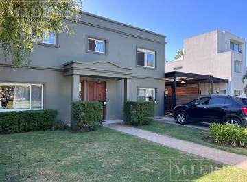 Casa · 166m² · 6 Ambientes · 6 Cocheras · Casa en Venta en El Barrio Santa Maria de Tigre