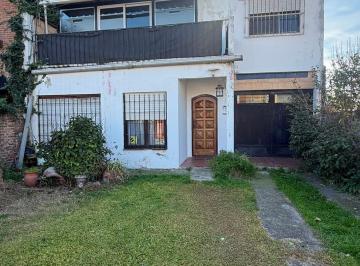 Casa · 111m² · 5 Ambientes · 2 Cocheras · Venta Casa a Refaccionar Lote 562 m