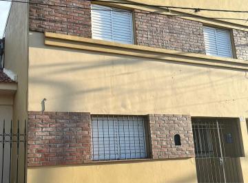 Departamento de 3 ambientes, Santo Tomé · Depto en Santo Tomé a m de Av Luján. Primer Piso por Escalera.