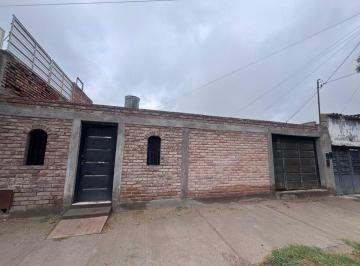 Casa · 114m² · 4 Ambientes · 1 Cochera · Venta de Casa Calle Marcelo T Alvear Las Heras