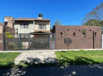Casa · 85m² · 3 Ambientes · 1 Cochera · Venta Casa 3 Amb. - Jardin y Cochera - Bella Vista
