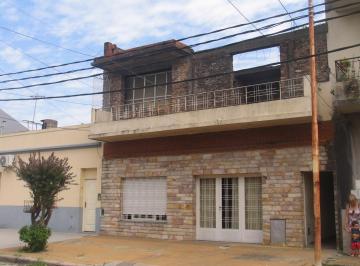 Casa · 155m² · 5 Ambientes · Retasada! Vivienda Adaptada Para Dos Familias