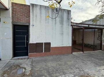Casa · 120m² · 3 Ambientes · Venta Lote/vivienda Multifamiliar Tapiales Centro