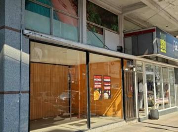 Local comercial · 110m² · 1 Ambiente · Local Comercial Moron Centro Sobre Av Rivadavia