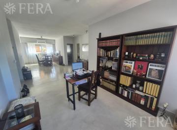 Departamento · 80m² · 3 Ambientes · Venta de Departamento 3 Ambientes con Balcón en Quilmes Centro