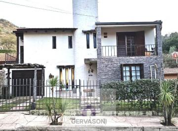 Casa · 205m² · 6 Ambientes · 2 Cocheras · Venta Casa en Villa Carlos Paz, Barrio Altos de Las Vertientes – 3 Dorm. + Pileta
