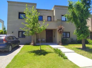 Casa · 250m² · 5 Ambientes · 1 Cochera · Casa en Venta en La Comarca, General Pacheco, Tigre