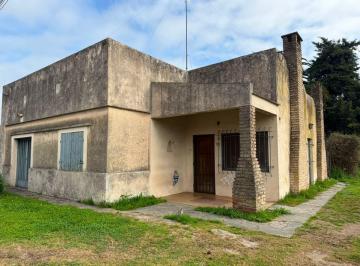Casa · 104m² · 4 Ambientes · Venta Casa 4 Amb a Reciclar en Pilar Centro
