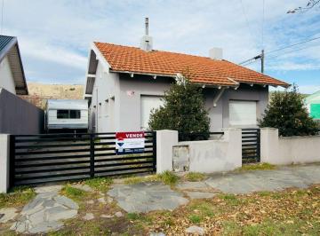 Casa · 109m² · 4 Ambientes · Casa en Esquina - Centro de Esquel - Apta Crédito