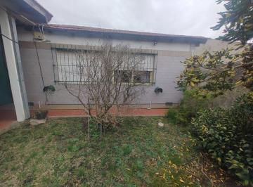 Casa · 80m² · 3 Ambientes · 1 Cochera · Casa en Venta 3 Dorm. en Barrio Monasterio