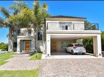 Casa · 270m² · 4 Ambientes · 1 Cochera · Casa en Boca Raton