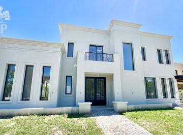 Casa · 225m² · 6 Ambientes · 2 Cocheras · Casa en Alquiler en El Canton - Golf