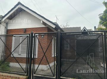 Casa · 100m² · 3 Ambientes · 1 Cochera · Casa en Lanús Este
