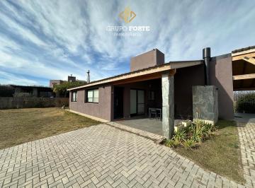 Casa · 160m² · 4 Ambientes · 2 Cocheras · Oportunidad de Inversion 2 Casas en Punto Claro