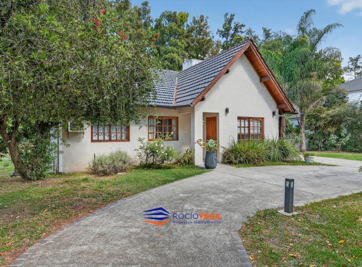 Casa · 900m² · 6 Ambientes · 2 Cocheras