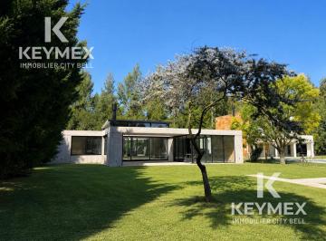 Casa · 205m² · 3 Dormitorios · 2 Cocheras · Moderna Casa en Miralagos