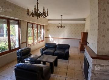 Casa · 235m² · 8 Ambientes · 1 Cochera · Casa en Venta - Tolosa