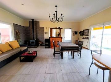Casa · 226m² · 4 Ambientes · 1 Cochera · Casa en Venta Puerto Chascomus 3 Dorm.