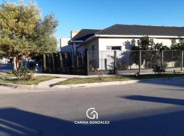 Casa · 205m² · 5 Ambientes · 2 Cocheras · Casa Cipolletti - El Manzanar