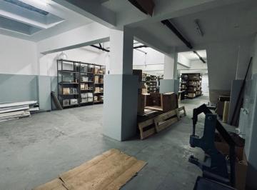 Bodega-Galpón · 447m² · 4 Ambientes · Galpón en Venta - Zona de Flores - Av Avellaneda