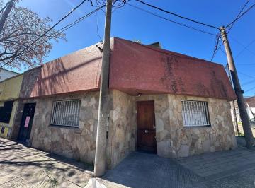 Casa · 80m² · 4 Ambientes · Casa en Venta Barrio Azcuenaga Dos Dorm. Reciclada Terraza Quincho