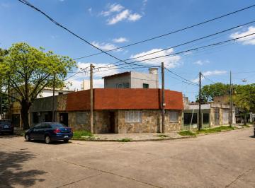 Casa · 80m² · 4 Ambientes · Casa en Venta Barrio Azcuenaga Dos Dorm. Reciclada Terraza Quincho Parrilla Oportunidad